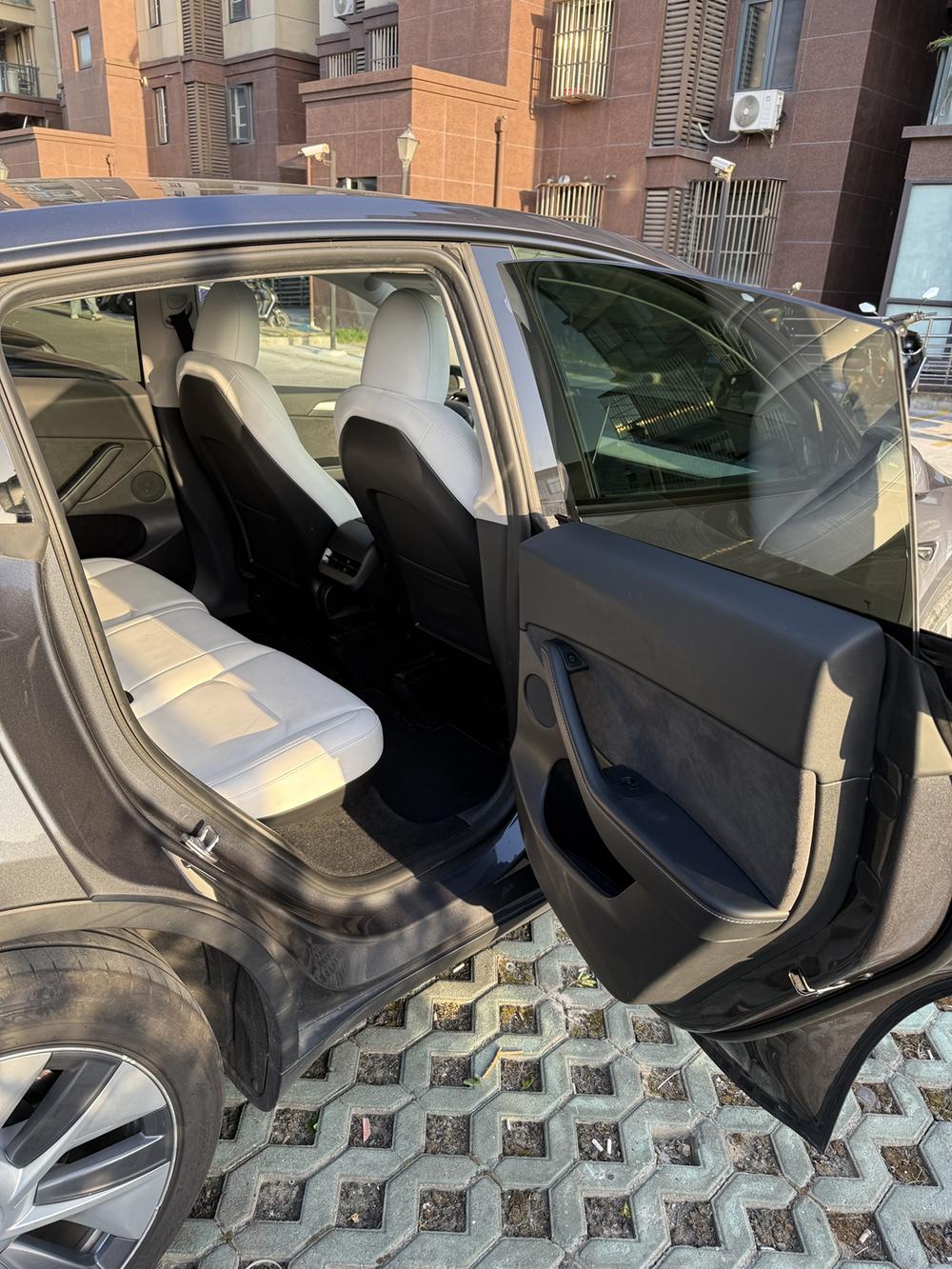 Tesla Model Y 2023 #10 Tesla Model Y 2023 car image #10