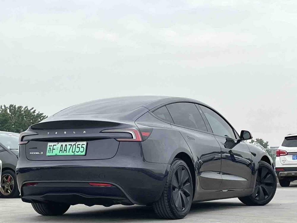 Tesla Model 3 2025 car image #7