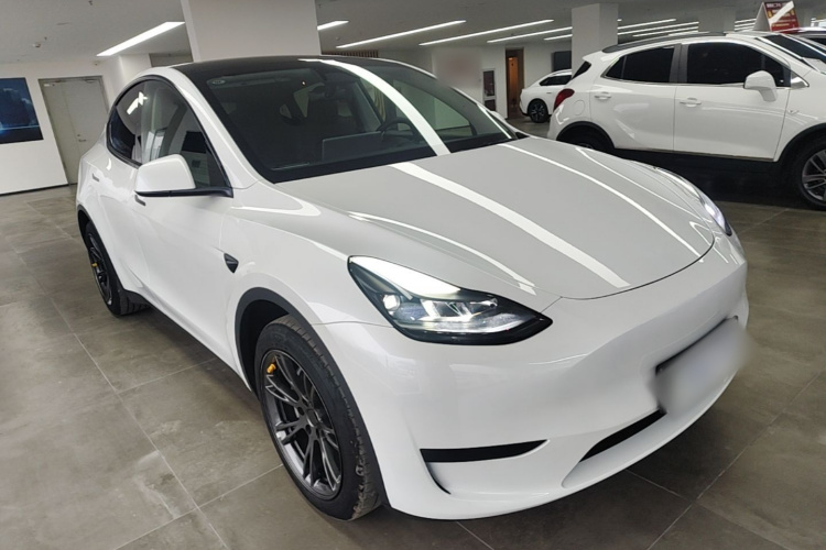 Tesla Model Y 2024 #4 Tesla Model Y 2024 car image #4