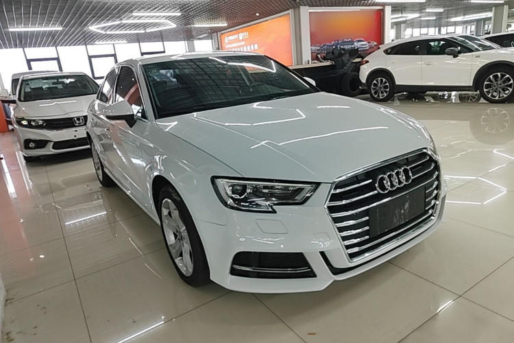 Audi A3 2019 car image #4