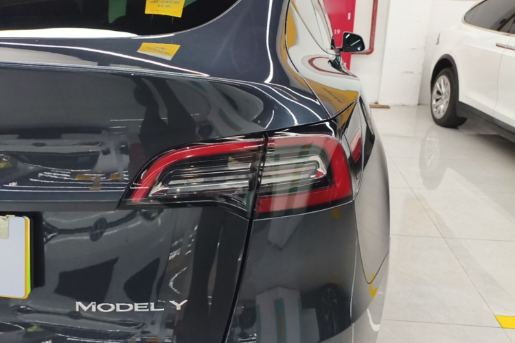 Tesla Model Y 2024 #8 Tesla Model Y 2024 car image #8