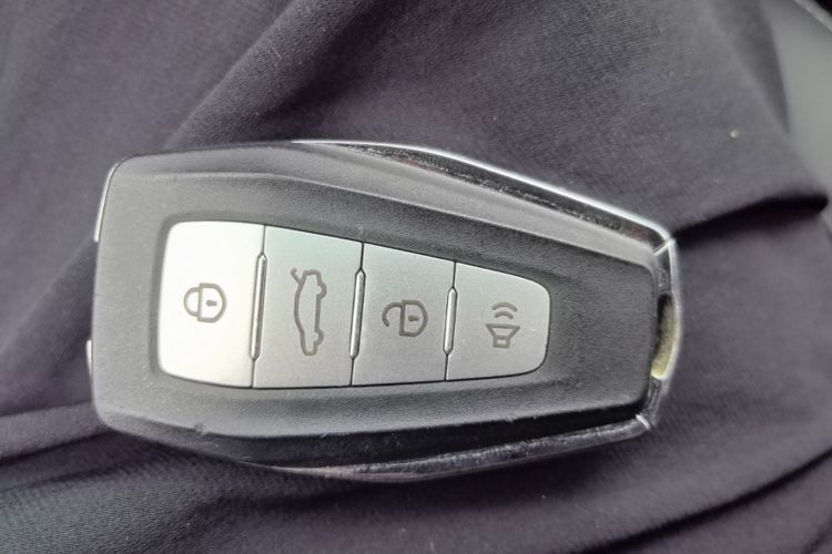 GEELY Emgrand 2020 car image #9
