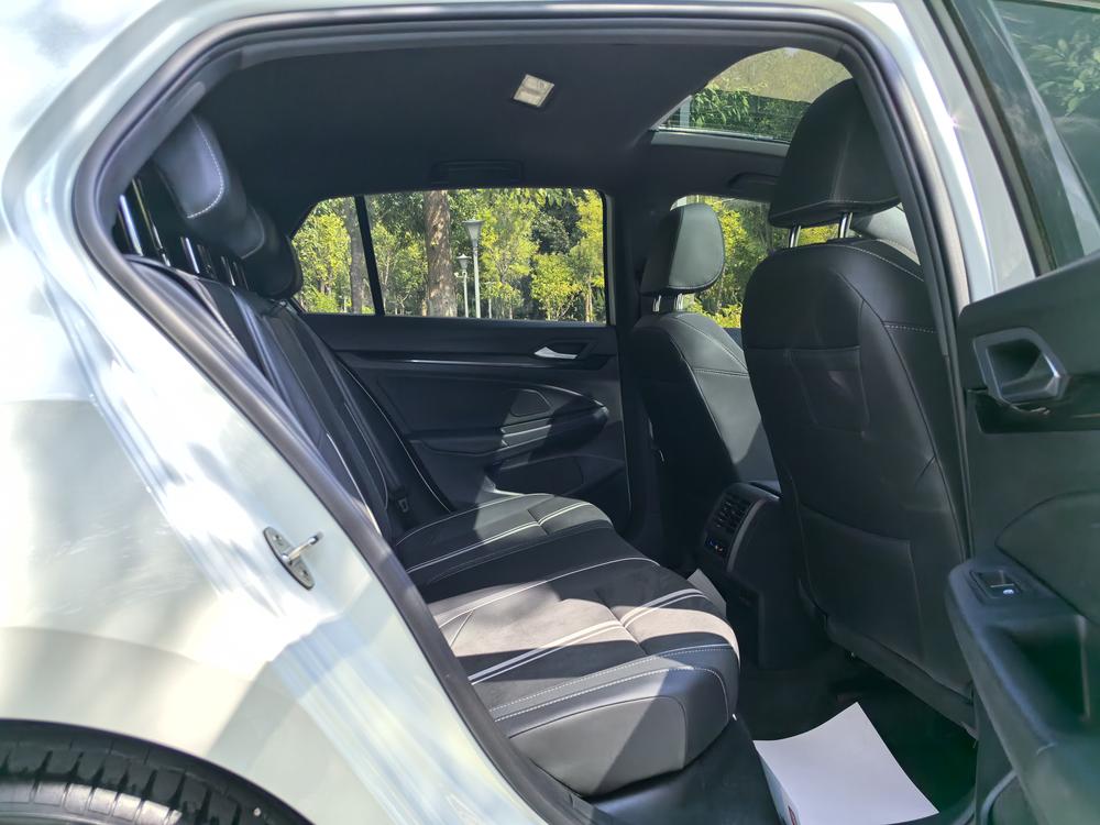 Volkswagen Golf 2022 car image #26