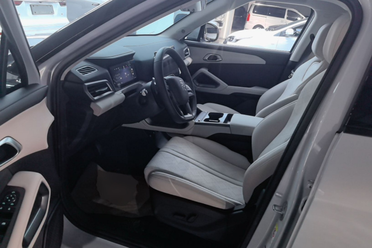BYD YuanUP 2025 #16 BYD YuanUP 2025 car image #16