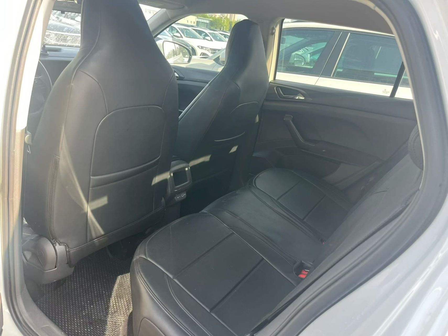 Volkswagen T-Cross 2023 صورة سيارة #6