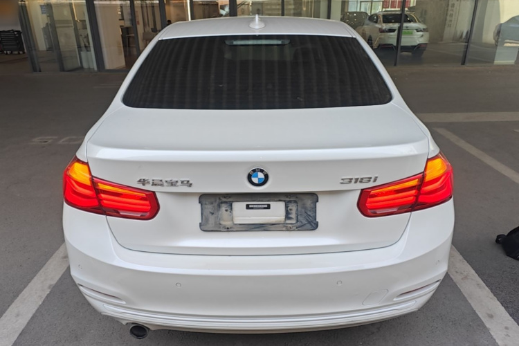BMW 3 Series 2017 #4 BMW 3 Series 2017 car image #4