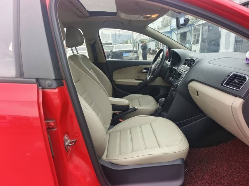 Volkswagen Polo 2014 car image #7