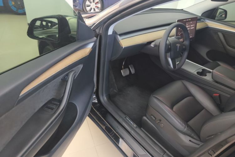 Tesla Model Y 2023 #16 Tesla Model Y 2023 car image #16
