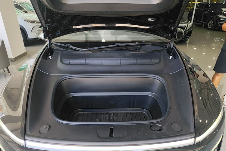 Tesla Model Y 2025 car image #22