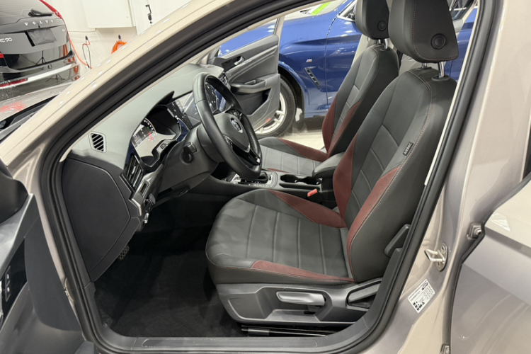 Volkswagen Bora 2020 car image #25