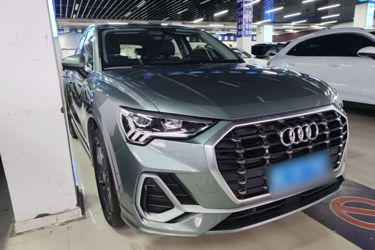 Audi Q3 2021 car image #4