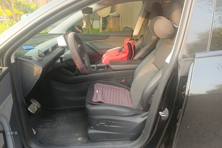 Tesla Model Y 2025 car image #17