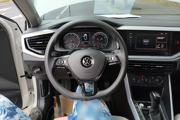 Volkswagen Polo 2022 car image #11