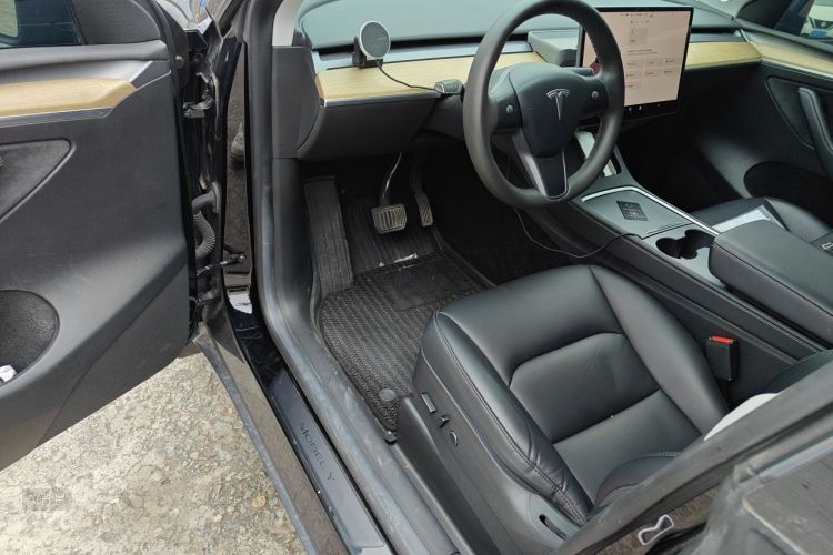 Tesla Model Y 2023 #18 Tesla Model Y 2023 car image #18