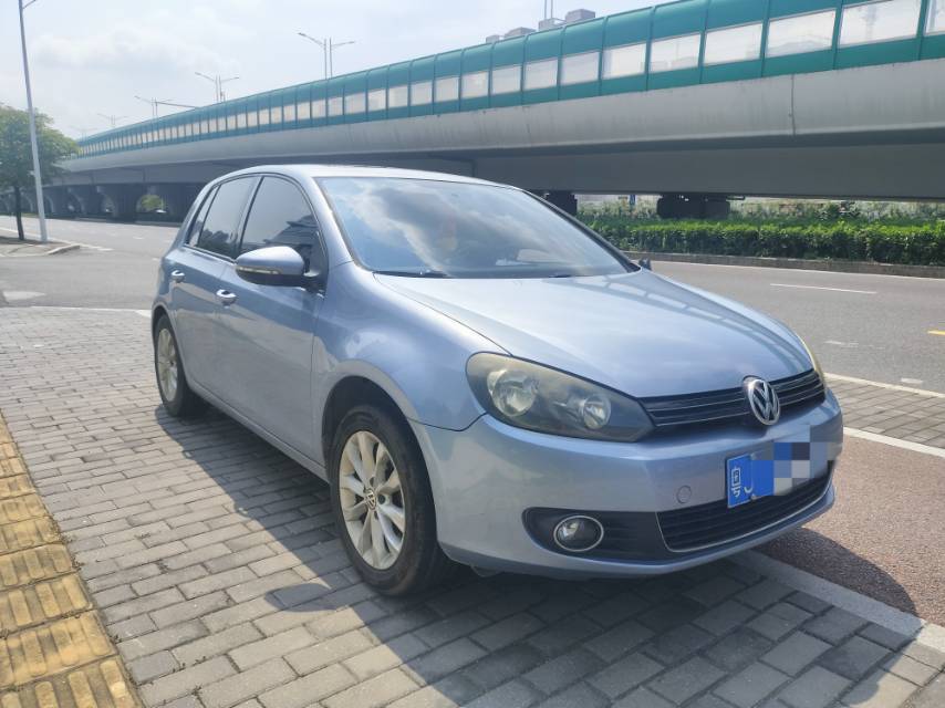 Volkswagen Golf 2011 car image #2