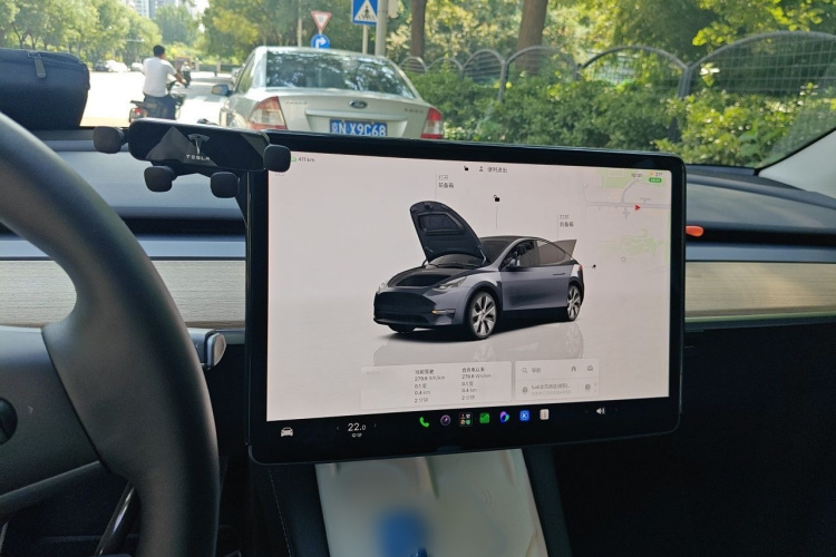 Tesla Model Y 2022 car image #16