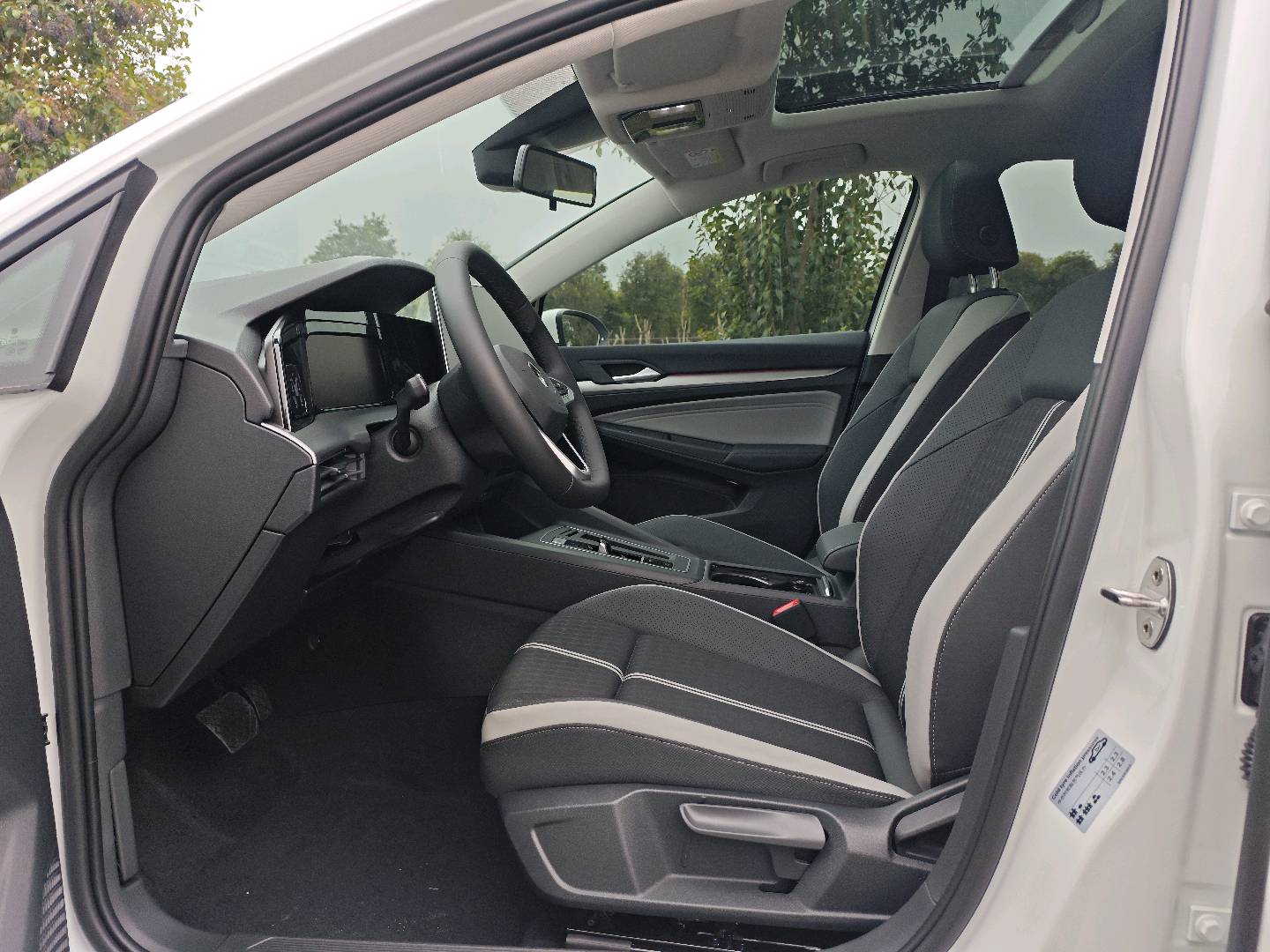 Volkswagen Golf 2026 car image #7