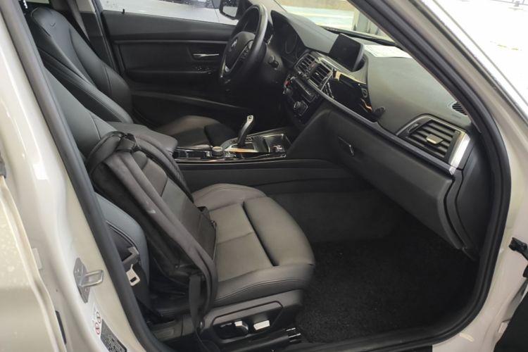 BMW 3 Series 2017 #24 BMW 3 Series 2017 car image #24