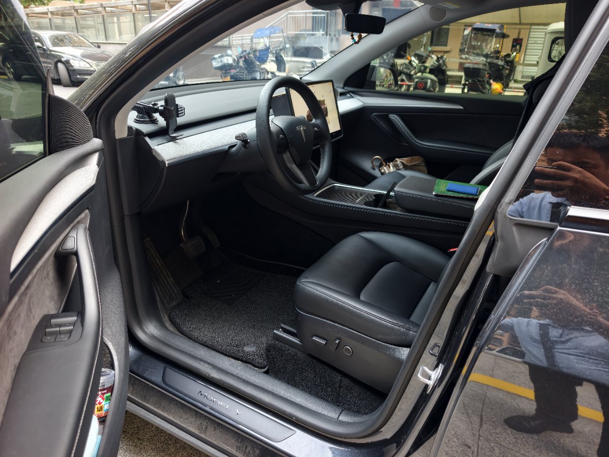 Tesla Model Y 2024 #2 Tesla Model Y 2024 car image #2