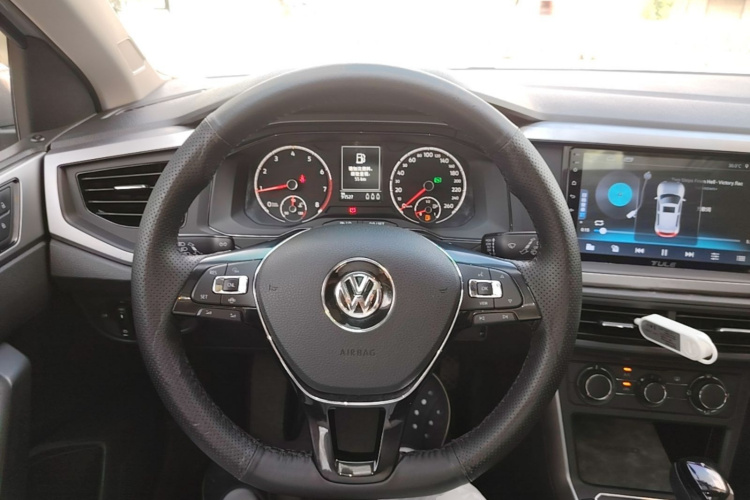 Volkswagen Polo 2020 car image #11