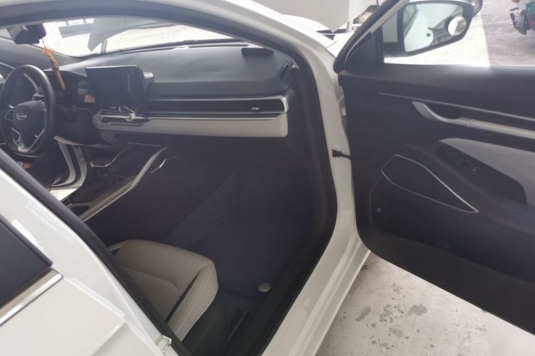 GEELY Emgrand 2021 car image #27
