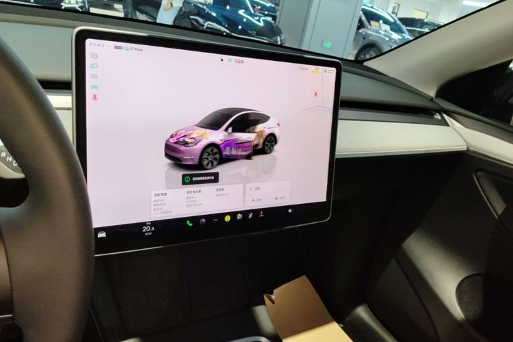 Tesla Model Y 2025 immagine di auto #17