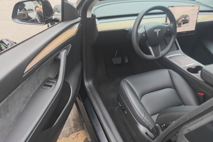 Tesla Model Y 2023 #16 Tesla Model Y 2023 car image #16