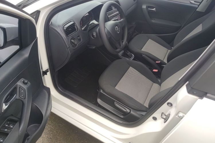 Volkswagen Polo 2016 car image #16