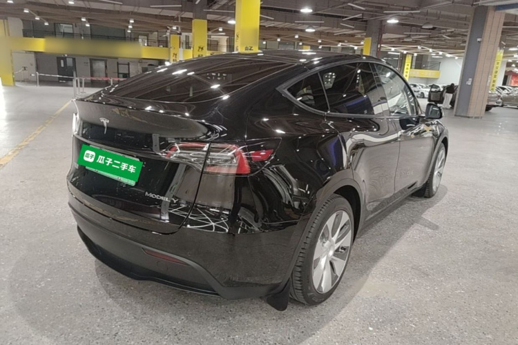 Tesla Model Y 2023 immagine di auto #7