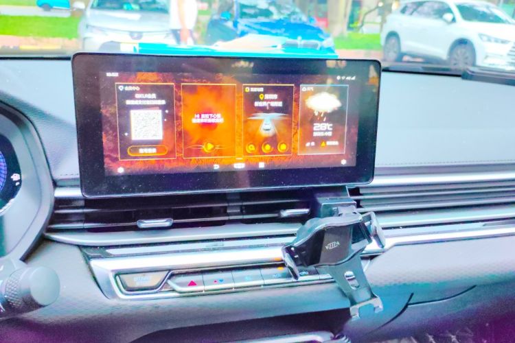 GEELY Emgrand 2023 car image #13