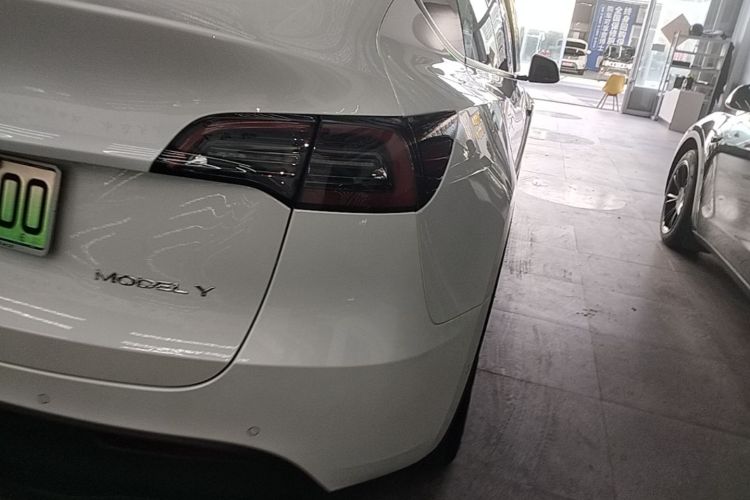 Tesla Model Y 2022 #8 Tesla Model Y 2022 car image #8