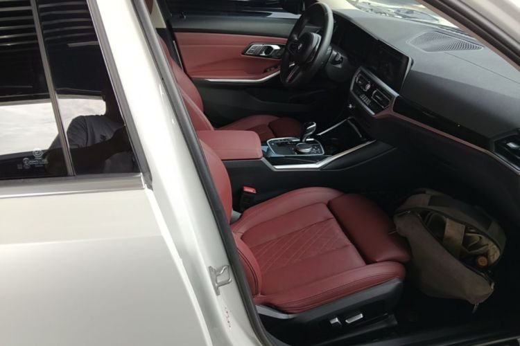BMW 3 Series 2022 car image #24