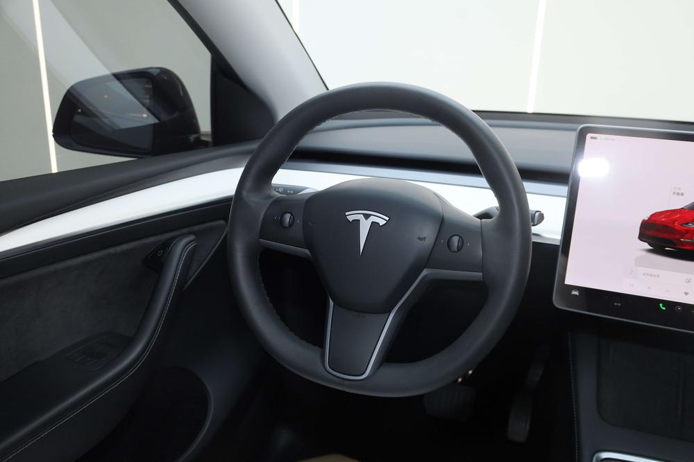 Tesla Model Y 2023 #19 Tesla Model Y 2023 car image #19