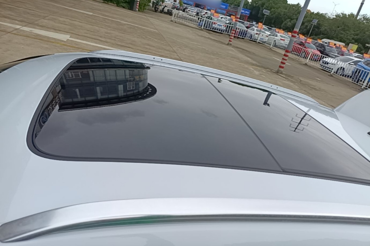 Audi Q3 2021 car image #25