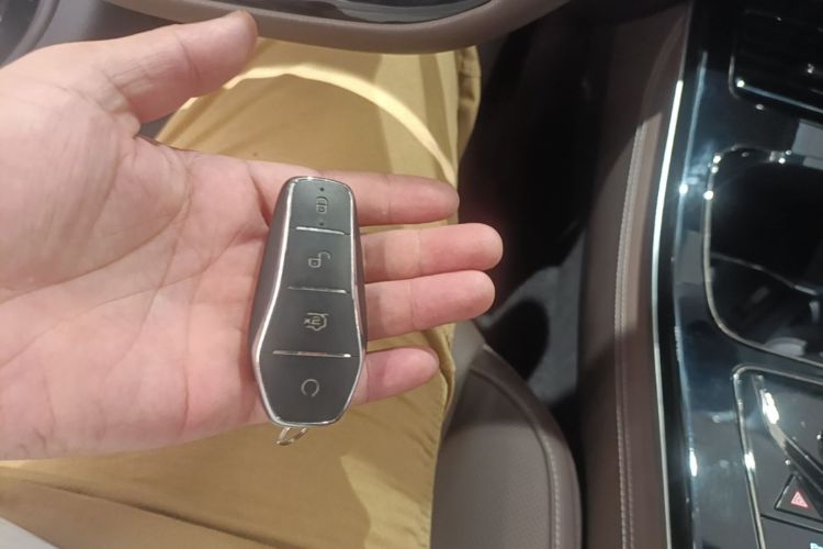 BYD Han 2023 car image #10
