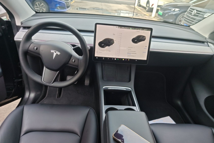 Tesla Model Y 2024 #10 Tesla Model Y 2024 car image #10