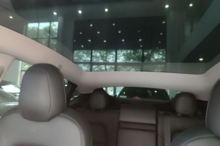 Tesla Model Y 2021 car image #18