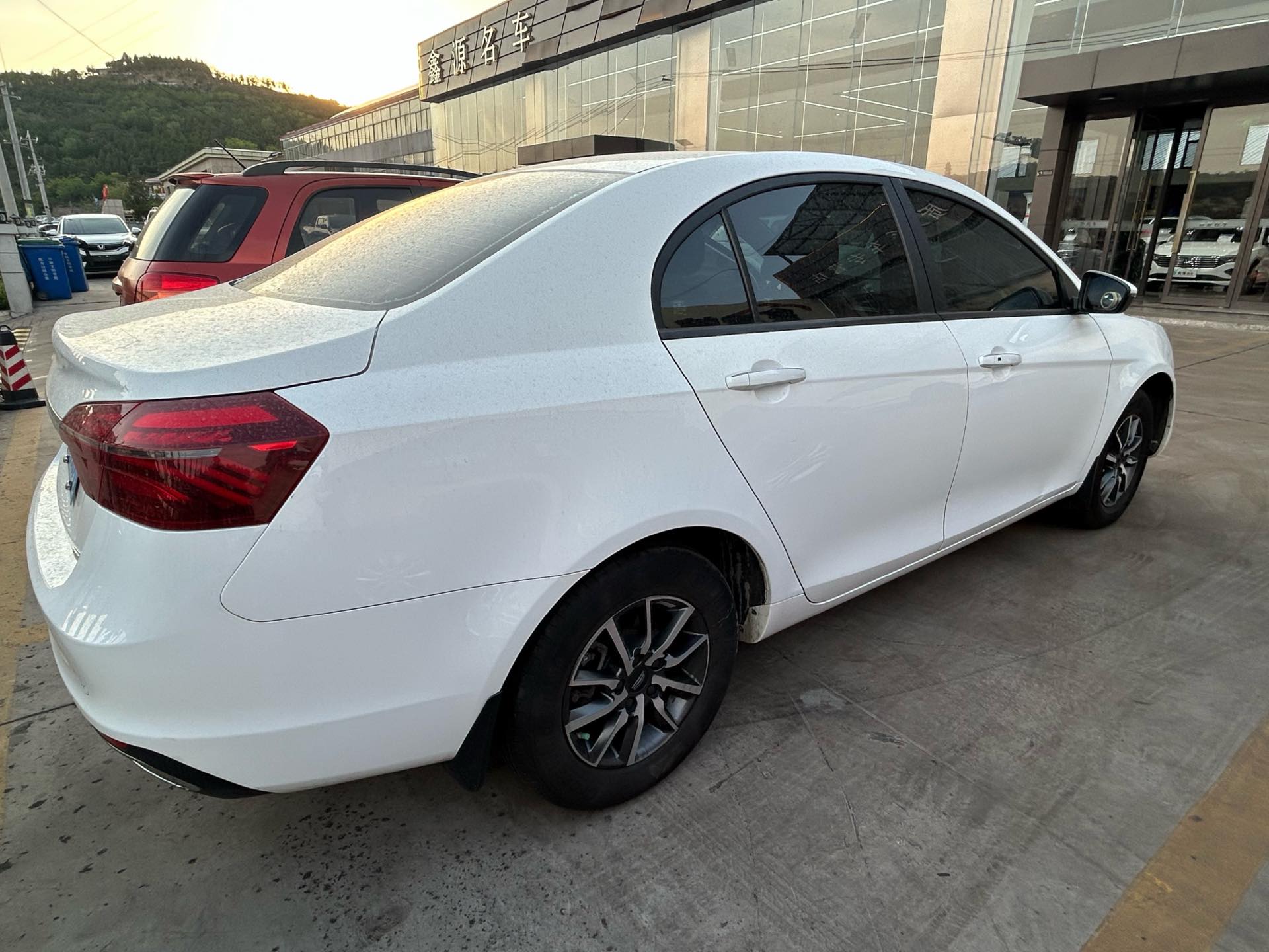 GEELY Emgrand 2020 car image #3