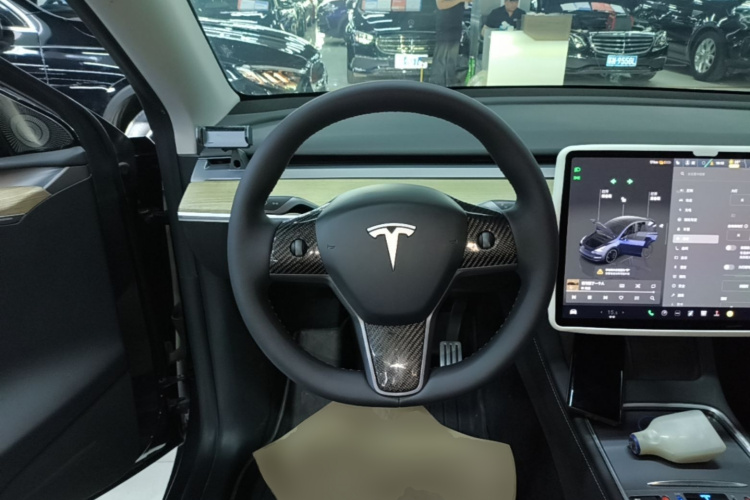 Tesla Model Y 2023 immagine di auto #11