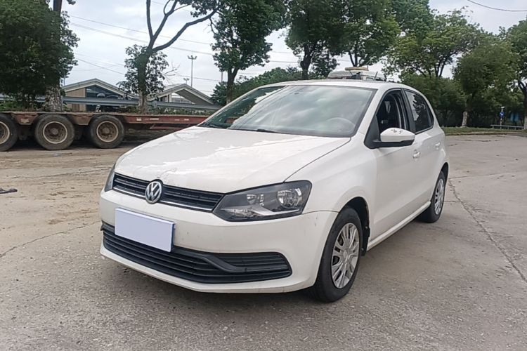Volkswagen Polo 2016 car image #2