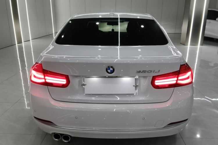 BMW 3 Series 2018 #6 BMW 3 Series 2018 car image #6