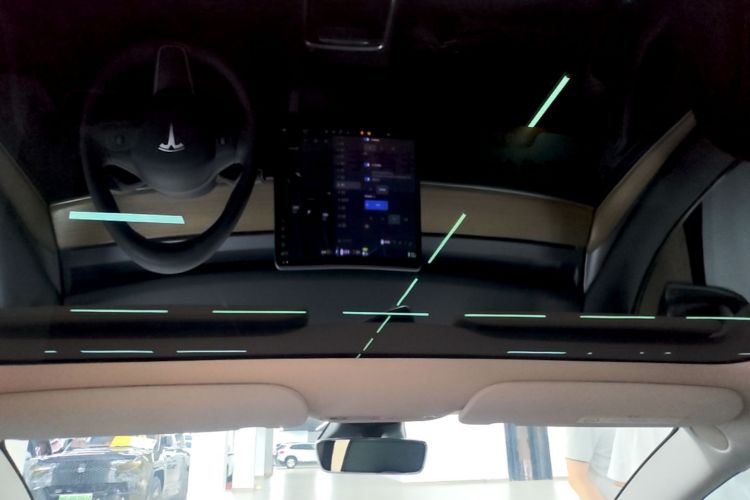 Tesla Model 3 2023 car image #20