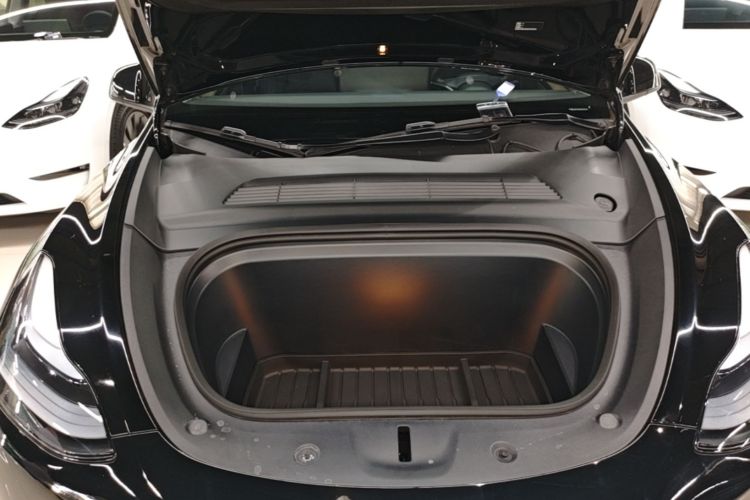 Tesla Model Y 2023 immagine di auto #19