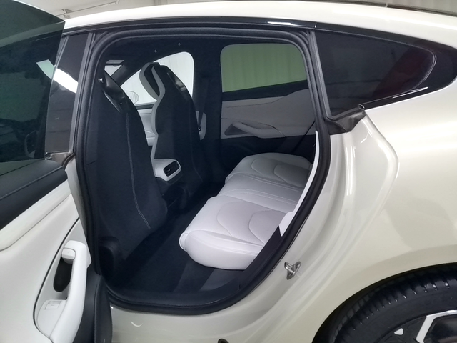 MI SU7 2024 imagen de coche #11