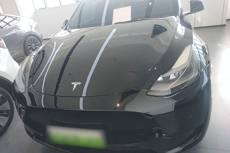 Tesla Model Y 2023 car image #3