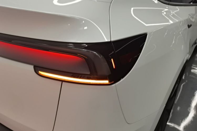Tesla Model Y 2025 car image #8