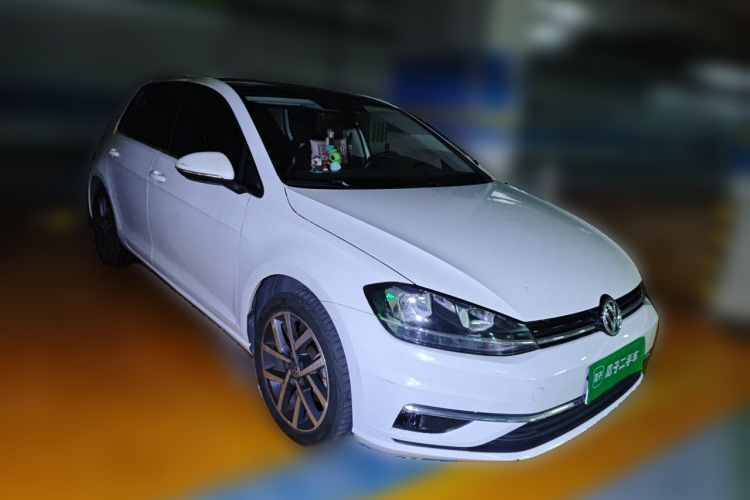 Volkswagen Golf 2018 car image #4