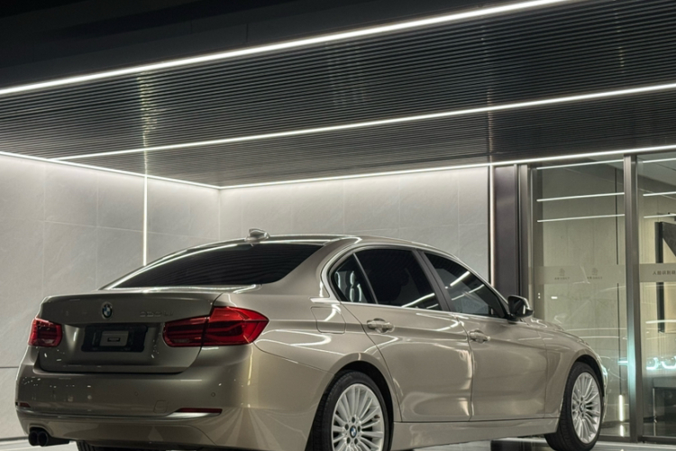 BMW 3 Series 2018 #10 BMW 3 Series 2018 car image #10