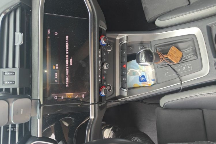 Audi Q3 2021 car image #15