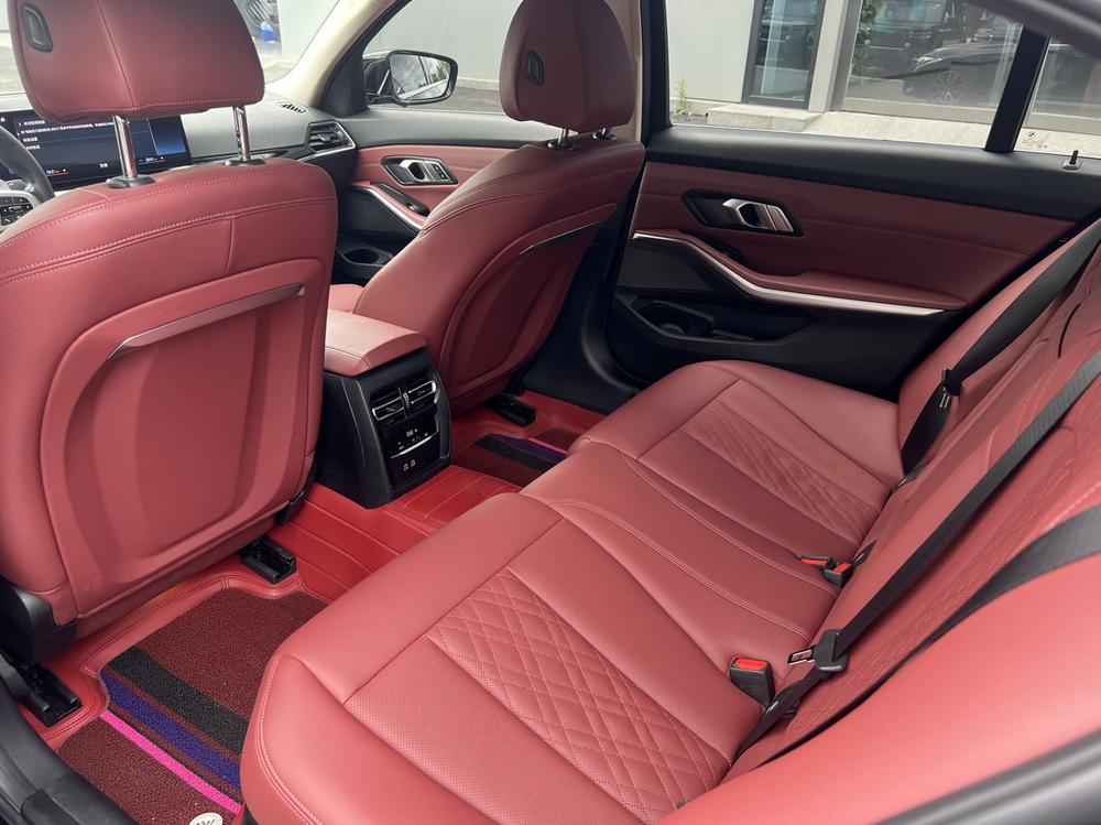 BMW 3 Series 2023 #11 BMW 3 Series 2023 صورة سيارة #11
